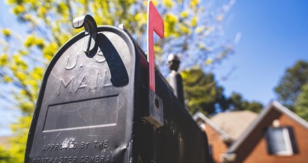 us mailbox with red flag up