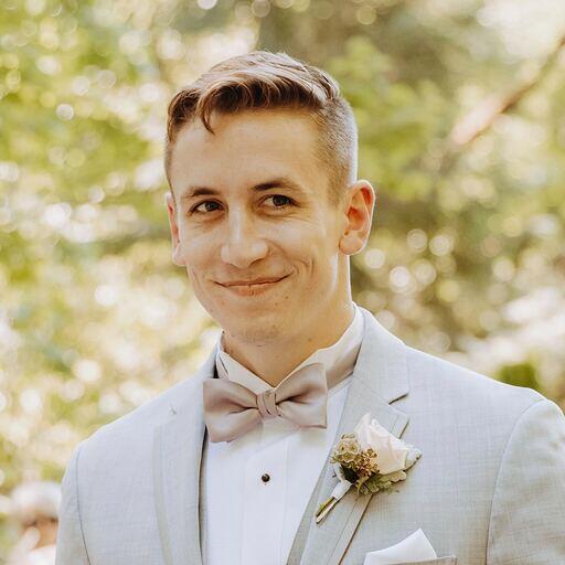 Riley Headshot